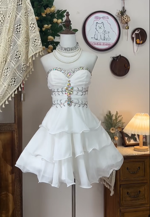 Pretty Strapless Chiffon Beaded Mini Birthday Dress White Grade Homecoming Dress Y8890