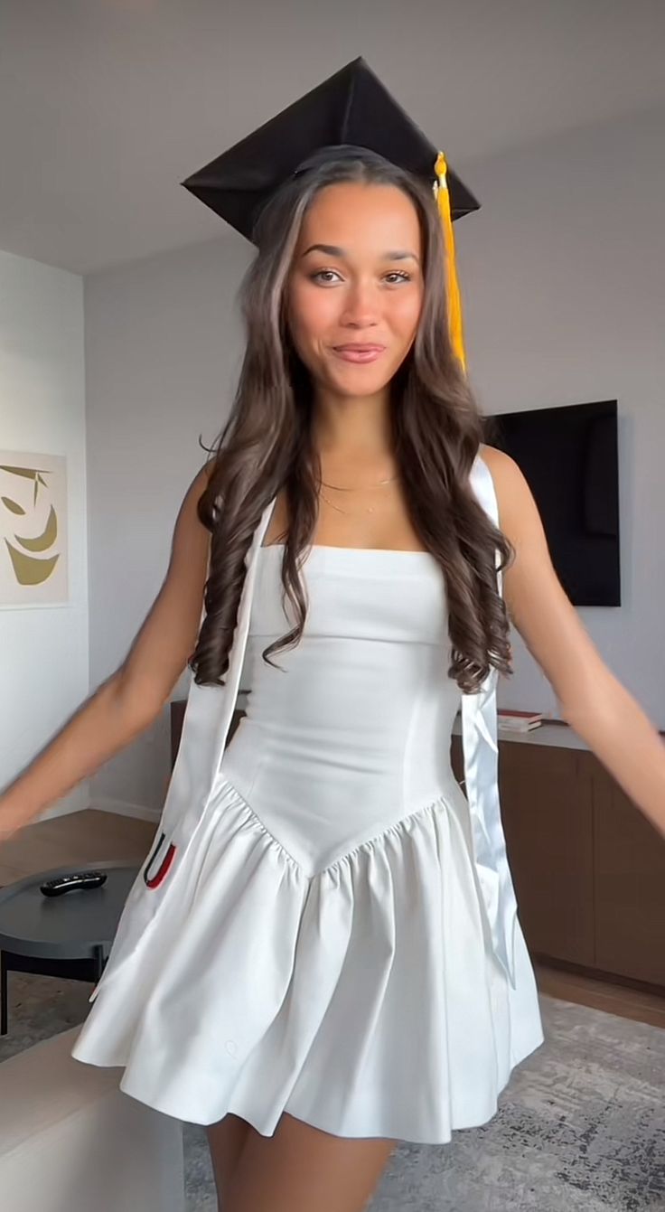 Cute A line Straps Short White Formal 8th Grade Homecoming Dresses Middle School Short Cocktail Gowns Graduation Dress Hoco Outfits DH1890