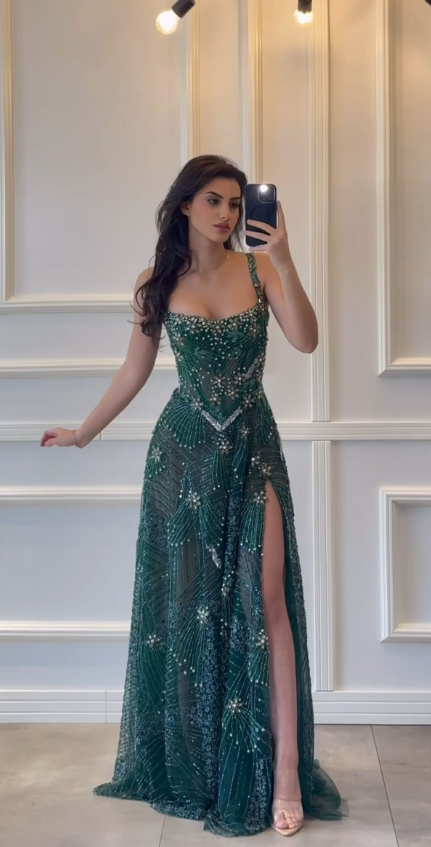 Vintage Emerald Green Spaghetti Straps Tulle Lace Beaded A Line Prom Gown Long Slit Party Dress D821